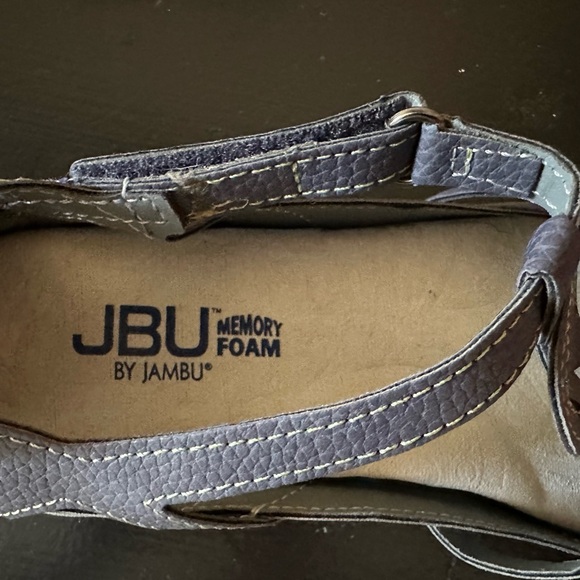 🌸JBU by Jambu🌸 grey sandals. - Picture 4 of 8